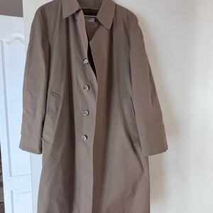 Vintage London Fog Classic Tan Trench Coat in near mint condition